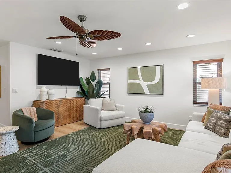 508 Columbia Dr — Photo 3