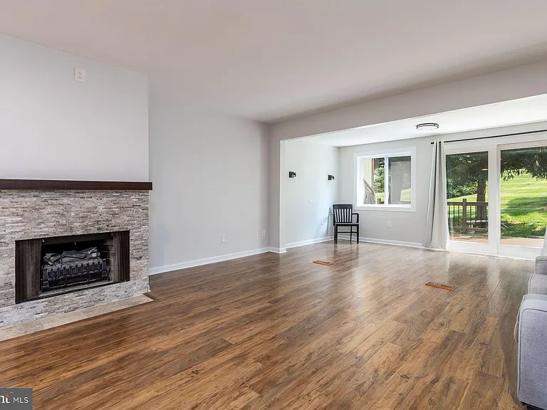 7 Belaire Way — Photo 13