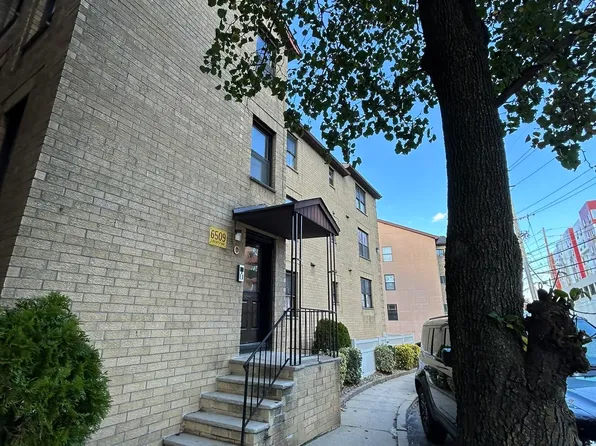 6509 Liberty Avenue image 24 of 29