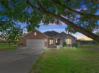 556 Will Smith Cir, Hutto, TX 78634