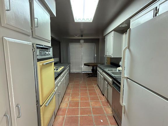 3rd image of 412 Gabriel Dr