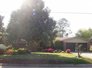 9 W Casa Loma Dr, Mary Esther, FL 32569