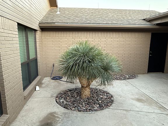 2nd image of 1420 W Pine Ave