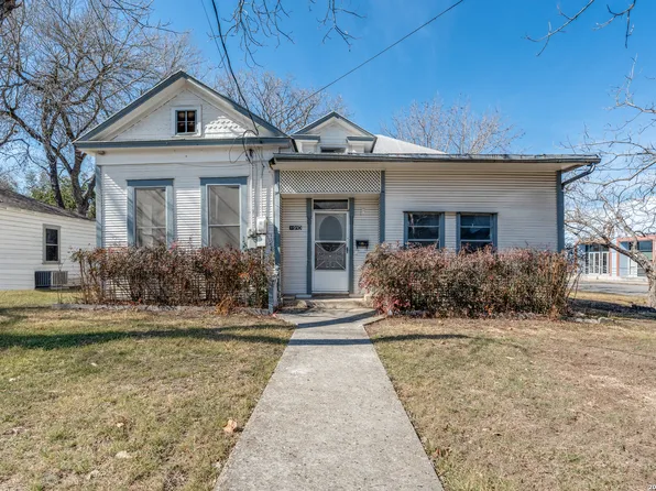 910 Cross, New Braunfels, TX 78130