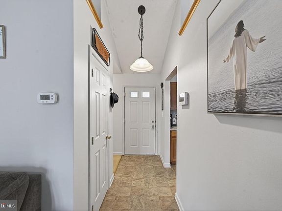 4th image of 30 Ives St