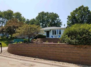 3408 N 2nd St, Clinton, IA 52732