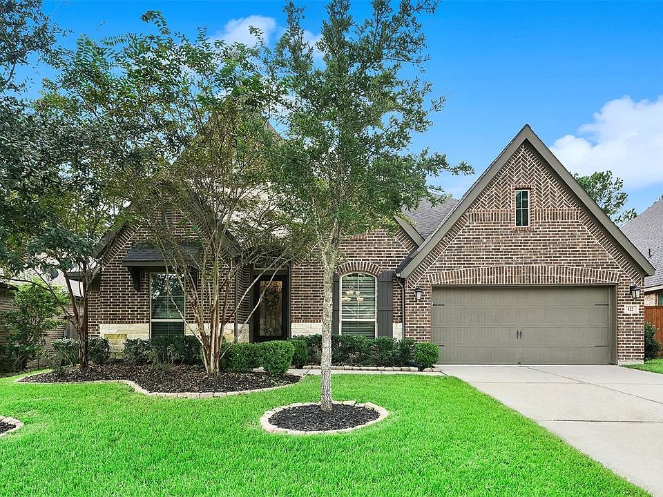 Welcome Home! Nicely landscaped, easy to maintain