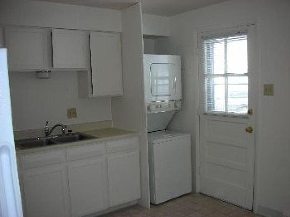 3rd image of 704 S Krameria St