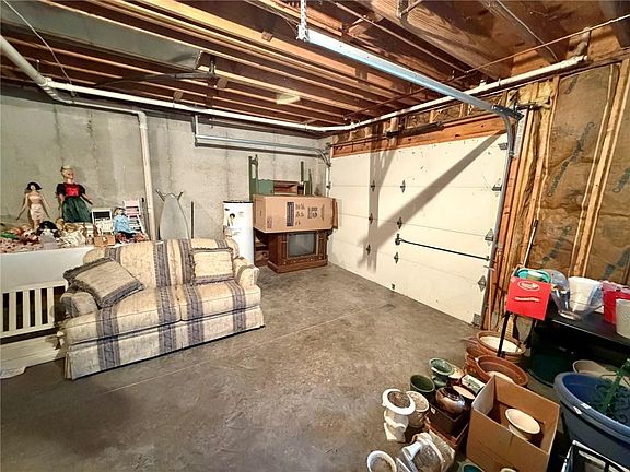 5th image of 707 Angus Ln