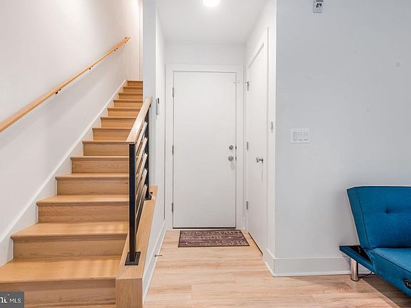 2nd image of 317 Riggs Park Pl NE