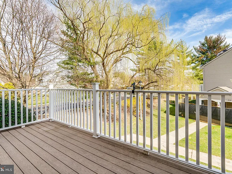 1512 Roberts Way — Photo 23