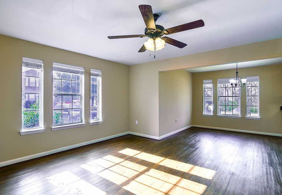 1st image of 701 Balcones Dr APT 34