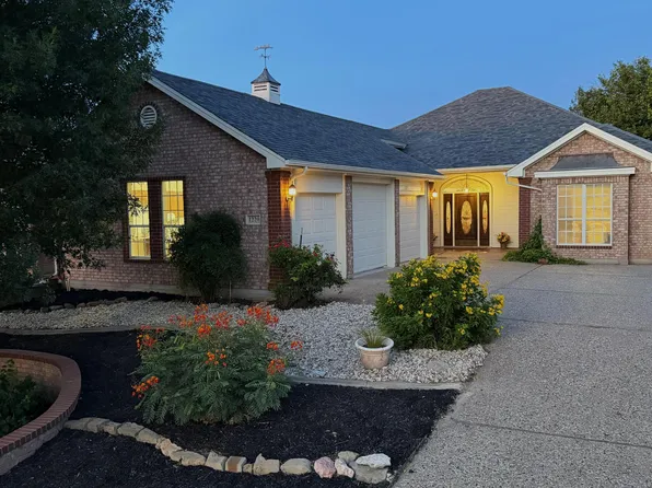 1220 Dorchester Dr, San Angelo, TX 76901