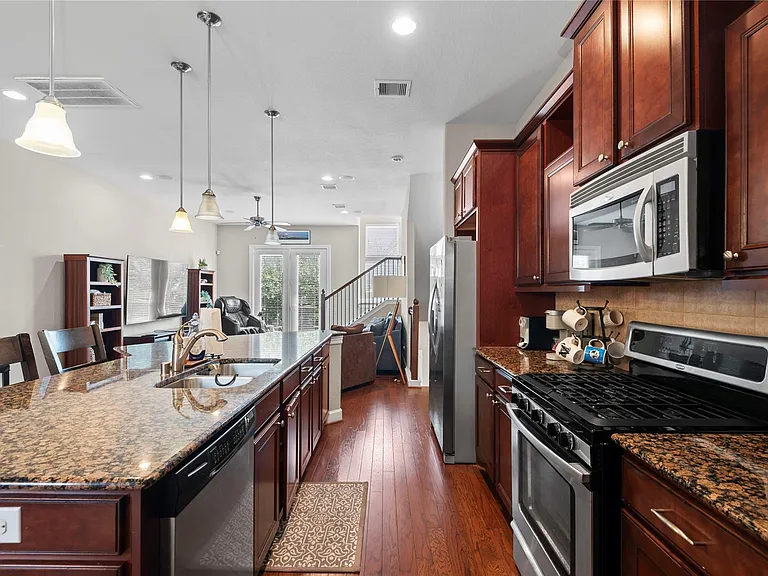 2818 Polk St — Photo 8