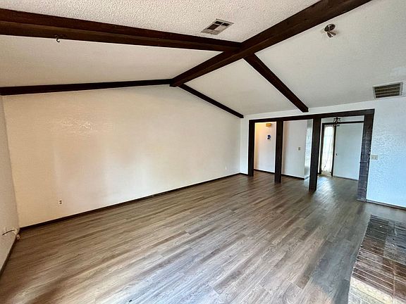 2nd image of 1039 W Dorchester Way