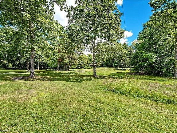 3rd image of 18229 Howe Rd