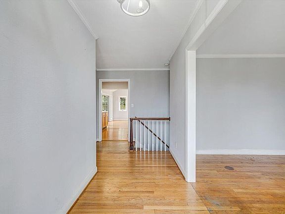 5th image of 3044 Burnleigh Rd SW