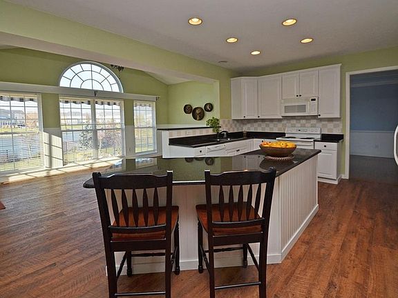4th image of 3374 Burgundy Cir
