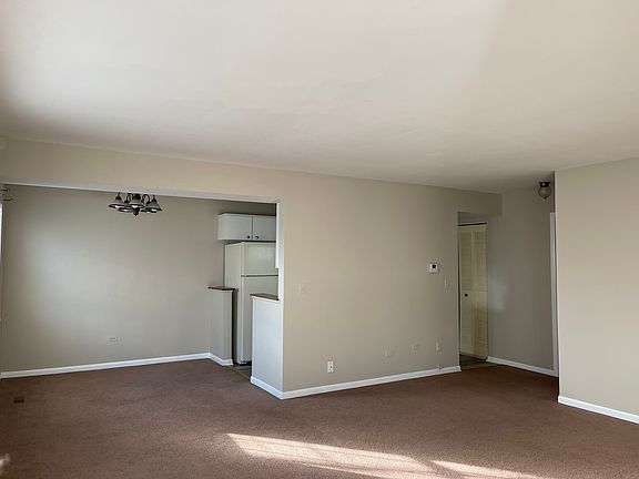 4th image of 461 N Cambridge Dr #461