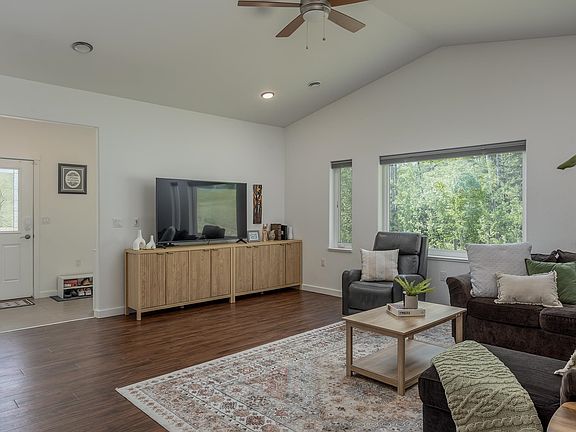 5th image of 3330 Hillary Ave