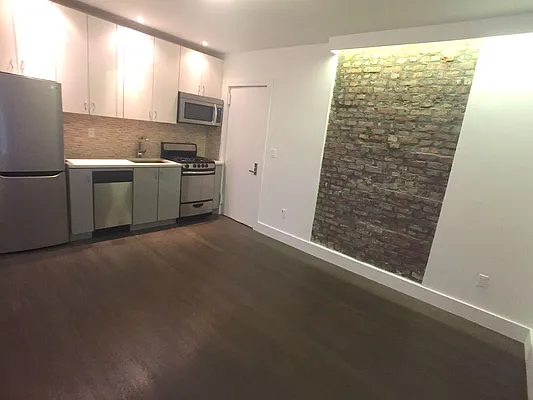 Rented by Reeves Real Estate Group Inc | media 30