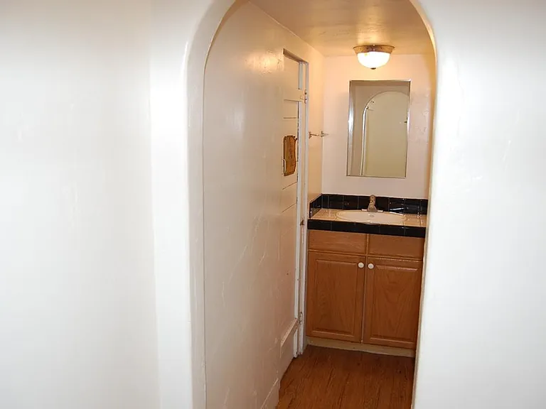 1050 N 2nd Ave — Photo 7