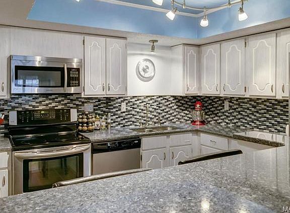 3rd image of 922 Claytonbrook Dr APT 4