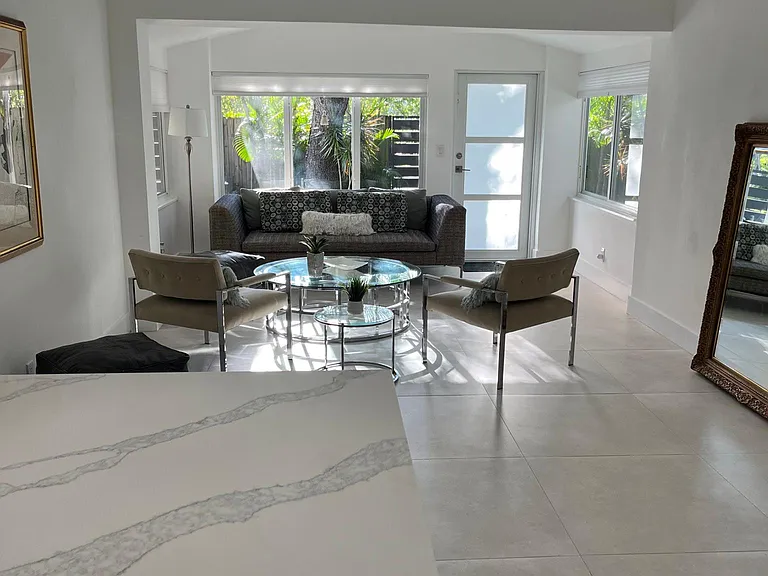 701 SW 9th Ave — Photo 9