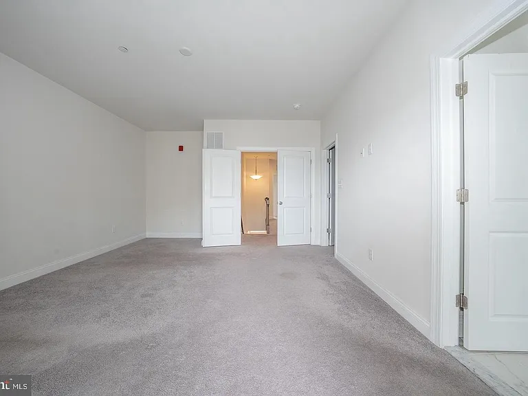 220 Charles Ellis Dr — Photo 23