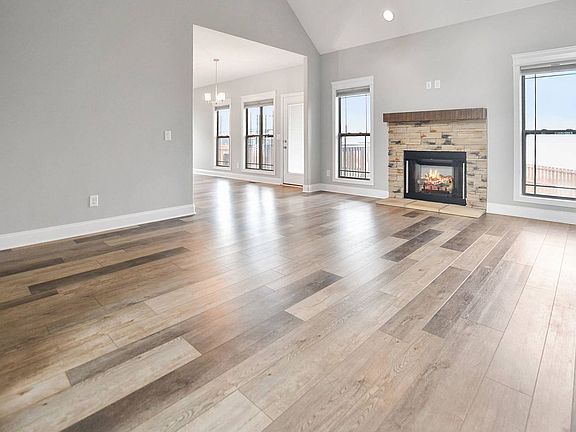 5th image of 100 David Keith Ln