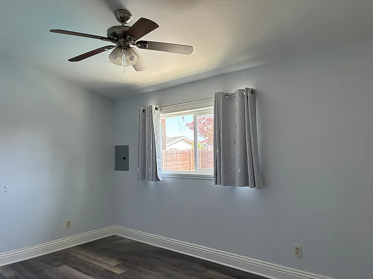 Mount Ararat Dr — Photo 17