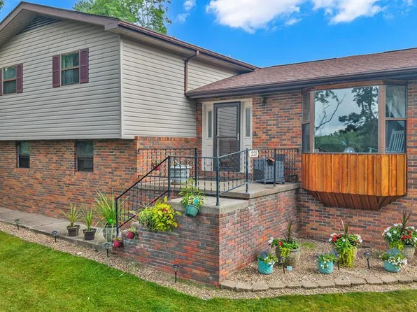 221 N Lester Dr, Beckley, WV 25801