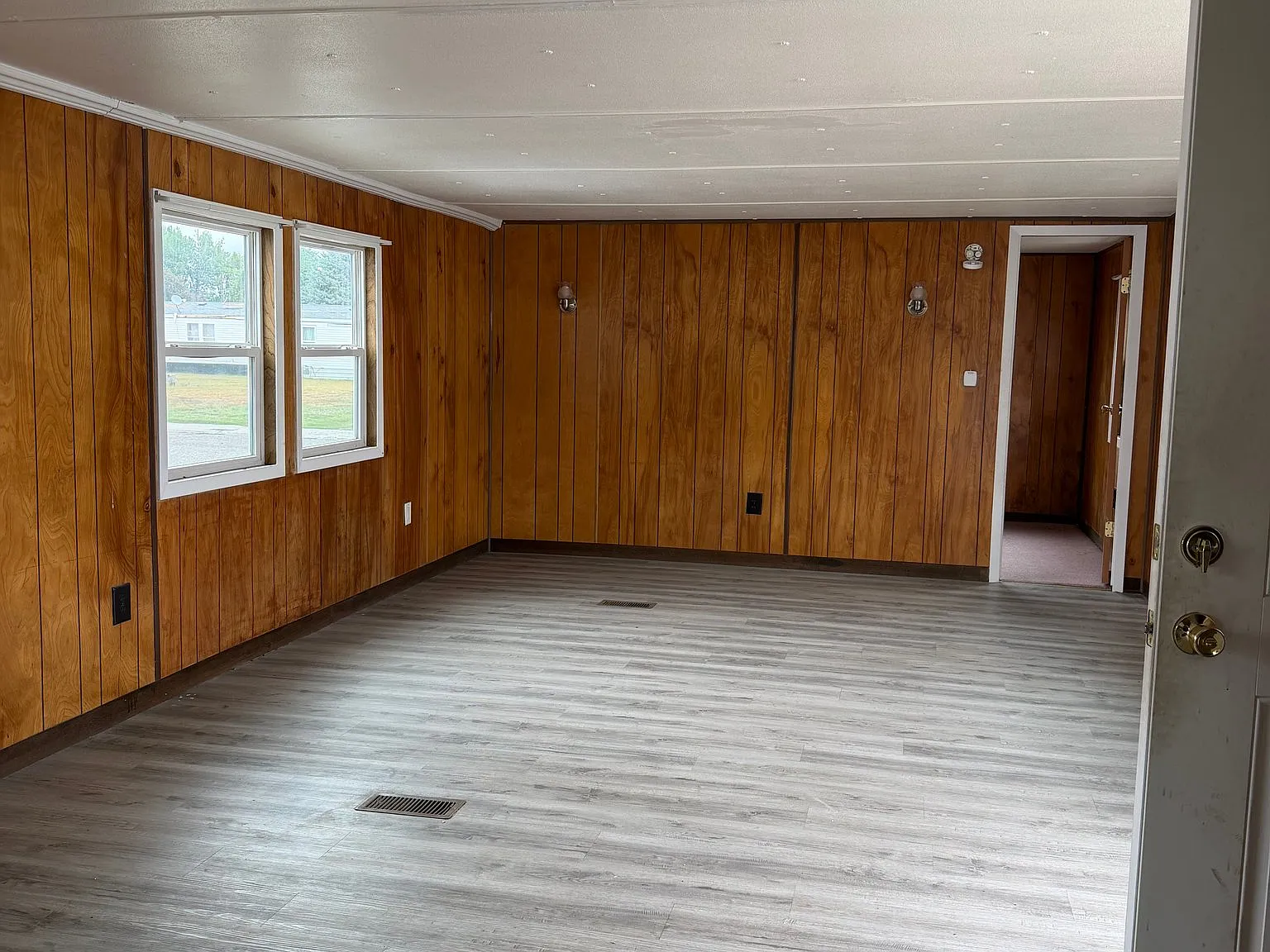 3 bedroom with large living room — Photo 1
