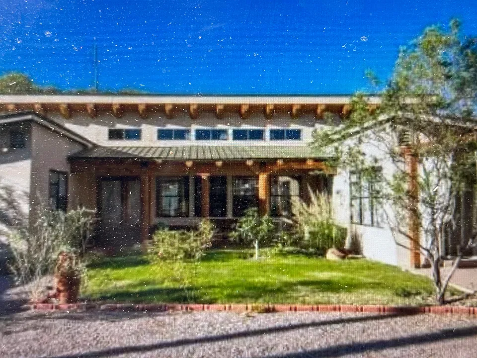 1160 E Riverside Dr