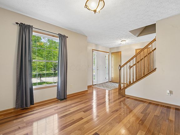 5th image of 831 Lone Rise Dr W