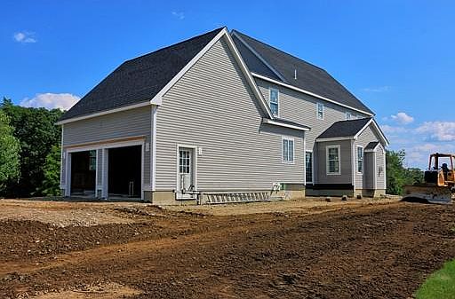 2nd image of 4 Manor Hill Dr