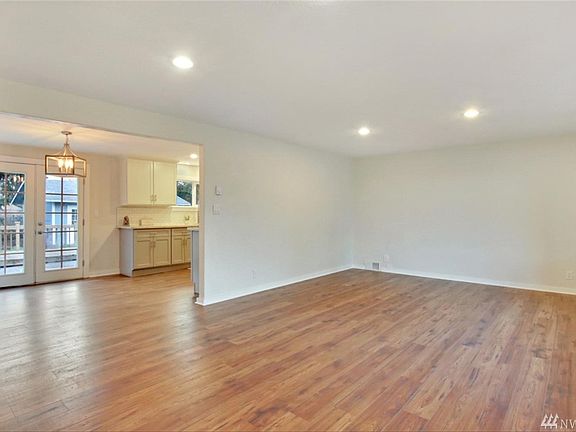 3rd image of 1116 E 64th St