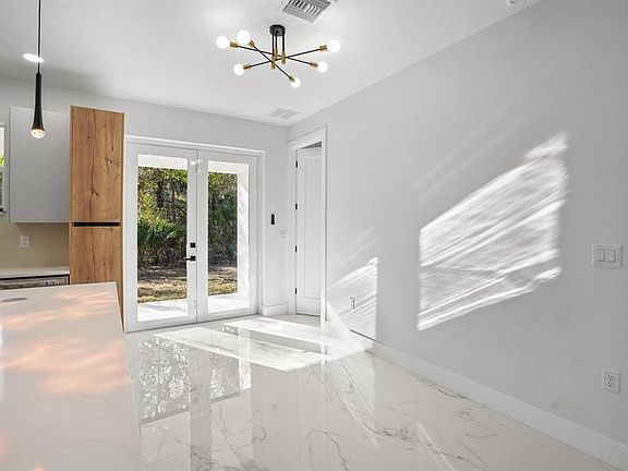 4th image of 1073 Sherwin St