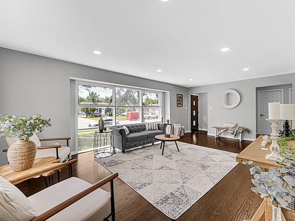 4th image of 2845 Parkway Dr
