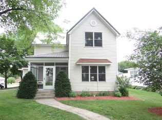 702 S Beaumont Rd, Prairie Du Chien, WI 53821