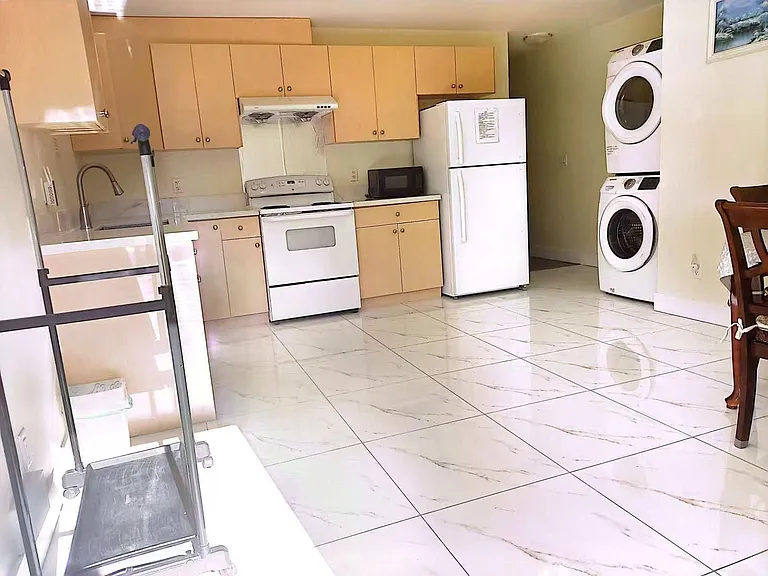 44XX Huxley Ave #BASEMENT — Photo 1