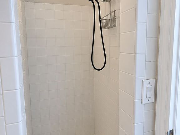 4th image of 3943-45 W 26th St #9