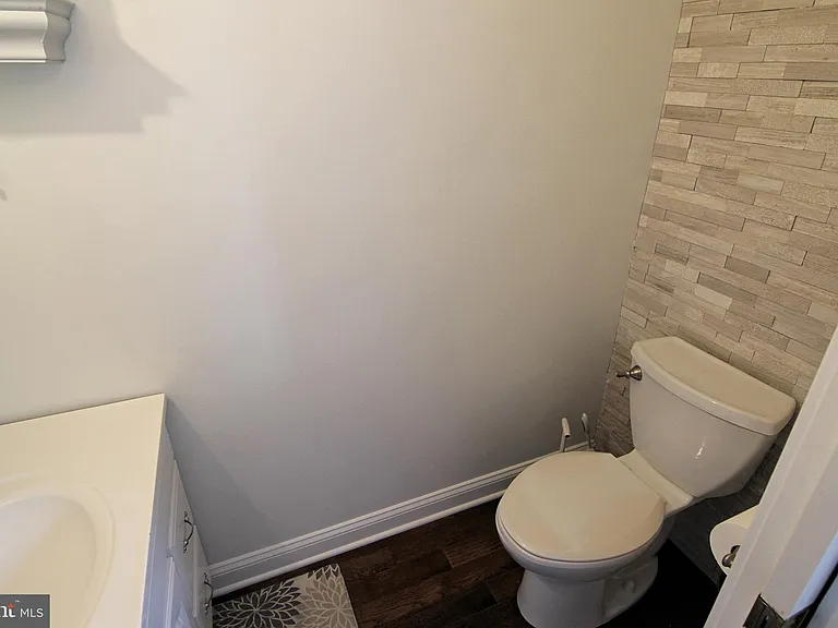 154 Wood St — Photo 8
