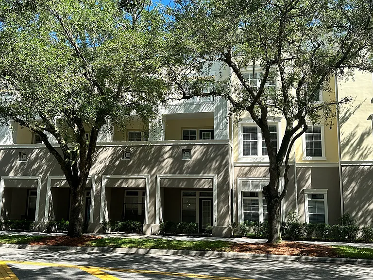 729 Celebration Ave — Photo 1