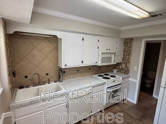 4th image of 713 Bay Park Dr #A