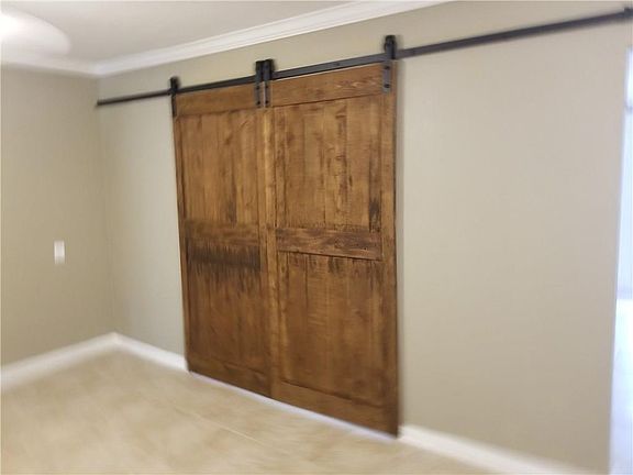 5th image of 4213 Skyline Dr