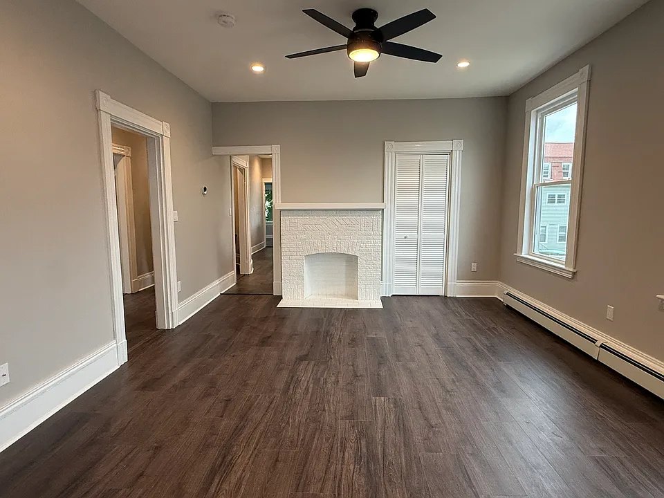 30 Dyer Ave #2