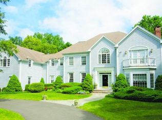65 Norrans Ridge Dr, Ridgefield, CT 06877