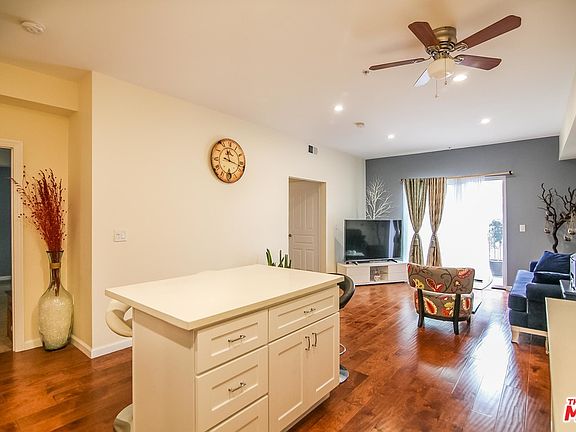 4th image of 155 S Oxford Ave APT 202