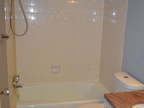 3rd image of 6001 Arlington Blvd APT 706